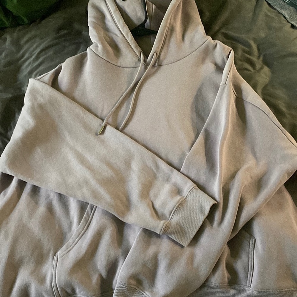 H&M light purple sweater.